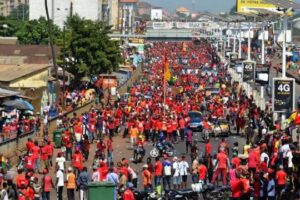 Un important collectif qui s'opposait depuis plusieurs mois à la junte au pouvoir en Guinée et qui avait été le fer de lance de la contestation contre l'ancien président Condé (2010-2021), a été dissous par arrêté gouvernemental alors qu'il préparait une nouvelle manifestation.