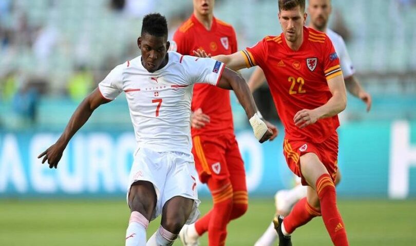 Le Suisse Breel Embolo a marqué le seul but contre le Cameroun - son pays natal - lors d'un match d'ouverture du Groupe G de la Coupe du monde âprement disputé