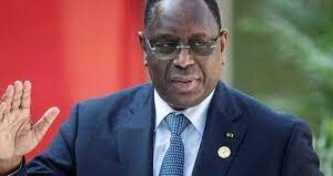 Le président Macky Sall n'a pas dit un mot de ses intentions, mais, depuis plusieurs semaines, ses proches le font à loisir.