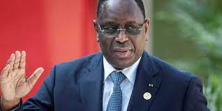 Le président Macky Sall n'a pas dit un mot de ses intentions, mais, depuis plusieurs semaines, ses proches le font à loisir.