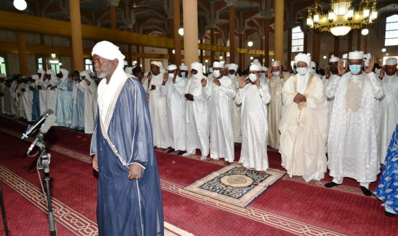 Journée Tabaski – 28 juin 2023 International La tabaski, qui est observée du 28 juin au 2 juillet de cette année, est la version de la fête musulmane Eid-Al-Adha qui est originaire du peuple wolof du Sénégal et de certains autres pays comme le Mali, par exemple. C'est un jour férié national au Sénégal pour se joindre au reste de l'islam pour commémorer l'Aïd-Al-Adha, qui est une célébration de l'obéissance d'Ibrahim à Allah en acceptant de sacrifier son fils.