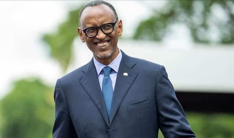 Le président rwandais Paul Kagame a annoncé pour la première fois qu'il envisageait de briguer un quatrième mandat lors des élections de l'année prochaine.