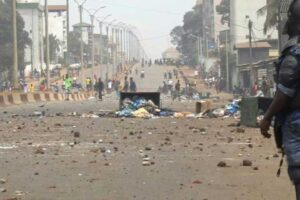 Deux personnes abattues alors que la manifestation en Guinée tourne au sang