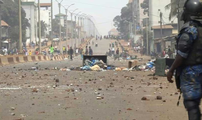 Deux personnes abattues alors que la manifestation en Guinée tourne au sang