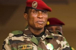 La Guinée gracie l’ancien dirigeant Moussa Dadis Camara au milieu d’une controverse